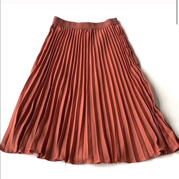 kate kasin Dresses & Skirts - Dusty Rose high waisted pleated midi skirt